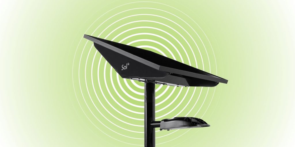 EverGen 3 solar light with light green background and concentric circles